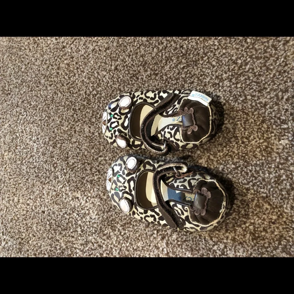 Robeez baby girls 3 leopard animal print leather crib shoes Velcro strap slip on